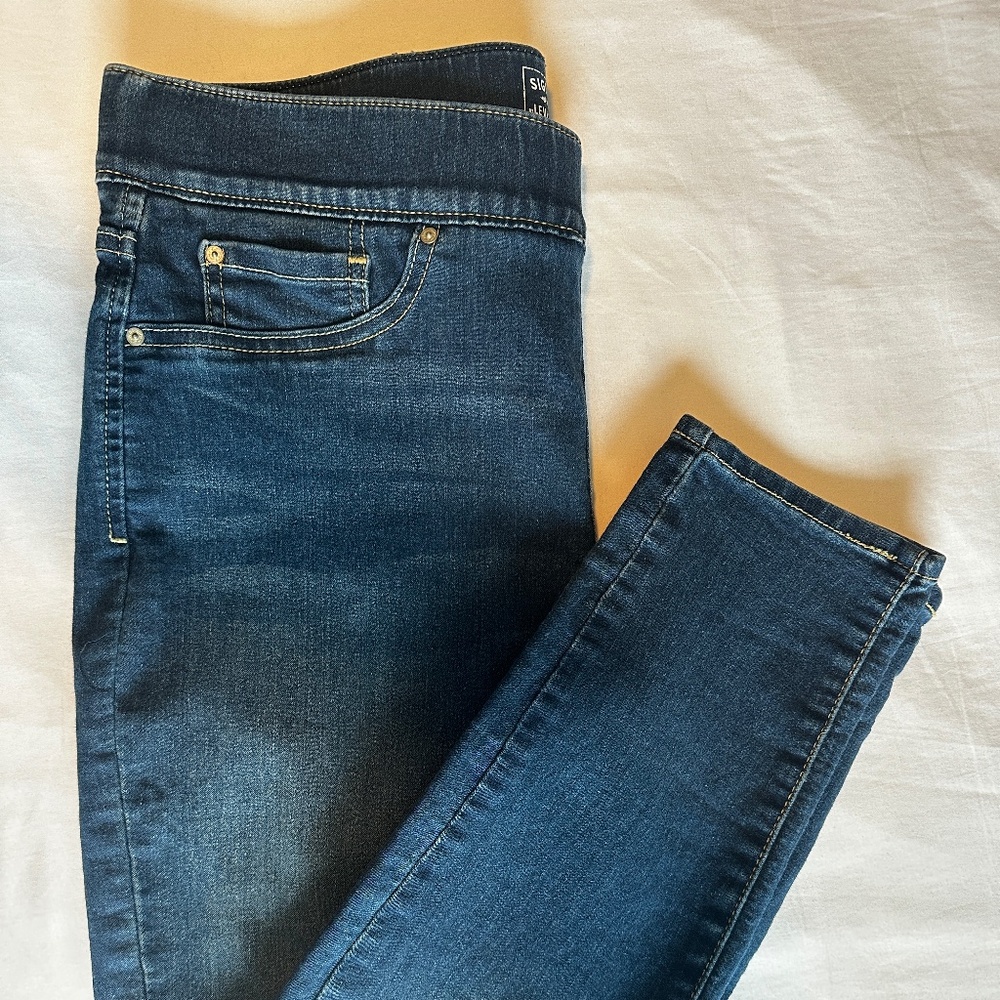 Levi's Totally Shaping Pull on SkinnyJeans, 12S